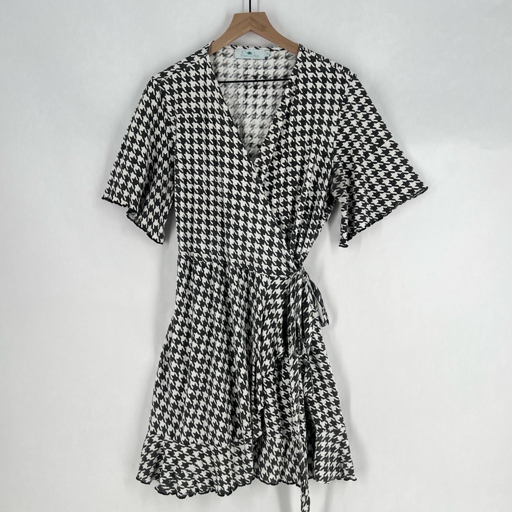 Passion Lilie Houndstooth Cotton Black White Ruffle Hem Mini Wrap Dress Size XL‎